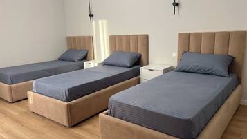 2 chambres, fer et planche à repasser, Wi-Fi, draps fournis