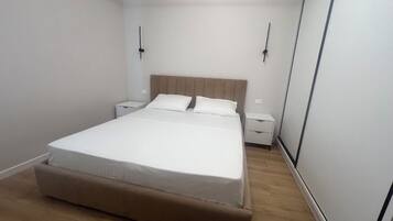 2 chambres, fer et planche à repasser, Wi-Fi, draps fournis