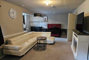 Living area - Beautiful 5-bedroom house with AC in tranquil Spokane (Spokane)