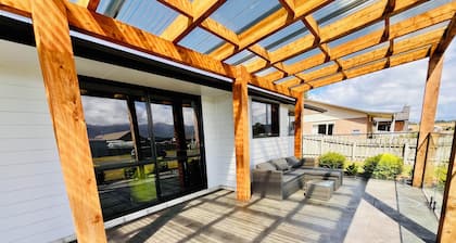 Southern Peaks by Aotearoa Escapes