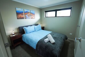 3 chambres, fer et planche à repasser, Wi-Fi gratuit, draps fournis