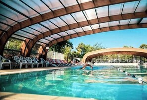 Indoor pool, outdoor pool - Nell's Cabin (Lège-Cap-Ferret)