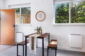 Dining - The Meridian Miracle (Seattle)