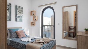 A bedroom with a bed, a mirror, and artwork on the wall. - Chic Stay Near Yacht Marina 2 Balconies (Pietà)