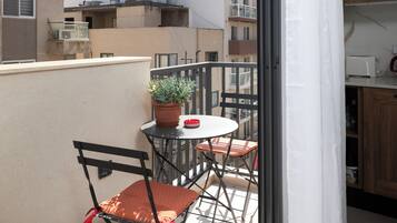 Apartment, City View | Outdoor dining