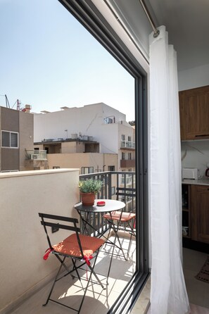 Apartment, City View | Outdoor dining - Chic Stay Near Yacht Marina 2 Balconies (Pietà)