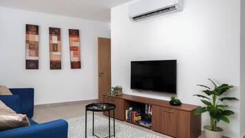 Apartment, City View | Living area