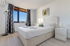 Bügeleisen/Bügelbrett, Reisekinderbett, kostenloses WLAN, Bettwäsche