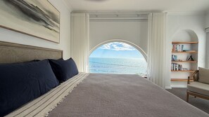 4 bedrooms, desk, iron/ironing board, free WiFi - Seriously Amazing Beachside Local - Luxe 4x2 home (North Beach)
