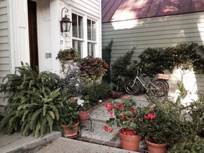 Exterior detail - BEST LOCATION-Our home is located in the heart of Charleston's Historic District (Charleston)