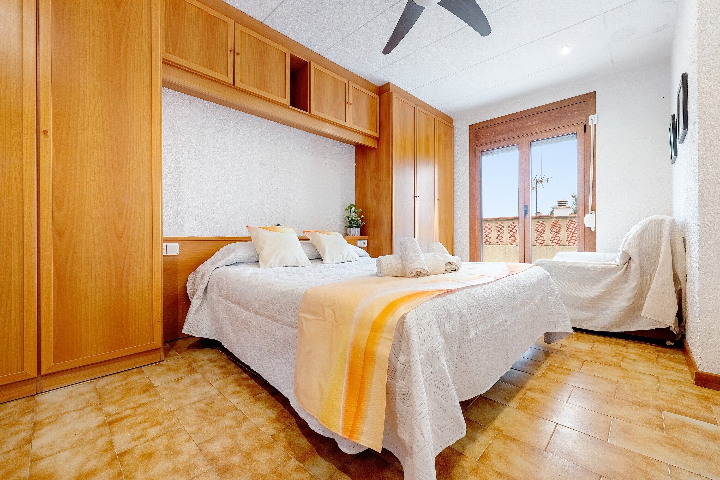 5 dormitorios, tabla de planchar con plancha, wifi y ropa de cama
