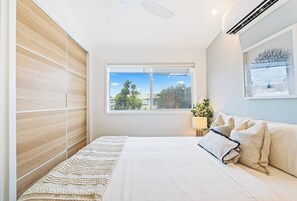 3 bedrooms, desk, iron/ironing board, WiFi - Torquay Boutique Steps to the Beach Dining and Bars (Torquay)