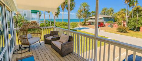 Appart'hôtel, plusieurs lits, cuisine, vue piscine (Atol Duplex - #2) | Vue de la chambre