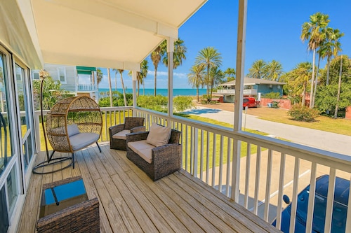 Unique 2 in 1 - Bayviews - Pool