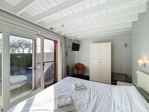 Iron/ironing board, travel cot, WiFi, bed sheets - Entre champs et mer – spacious holiday  countryhouse (Veurne)