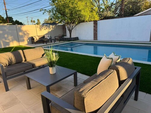 Beautiful 3BR House with New Heated Pool and Spa