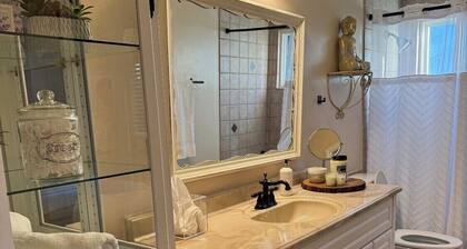 Beautiful 3BR House with New Heated Pool and Spa