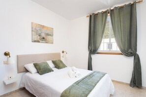 4 habitaciones, tabla de planchar con plancha, wifi y ropa de cama 