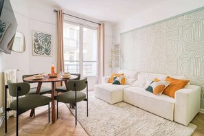 Living area - Neuilly-sur-Seine, quiet and refined (Neuilly-sur-Seine)