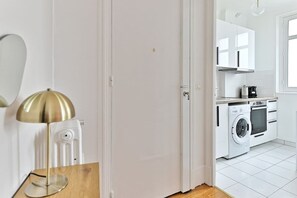 Private kitchen - Bright and well decorated in Neuilly-sur-Seine (Neuilly-sur-Seine)