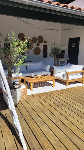 Terrace/patio - 6 Bed Luxury Villa Mountain View,Pool,HotTub,Cinema Room,Terrace, BBQ & Lounge (Urrugne)