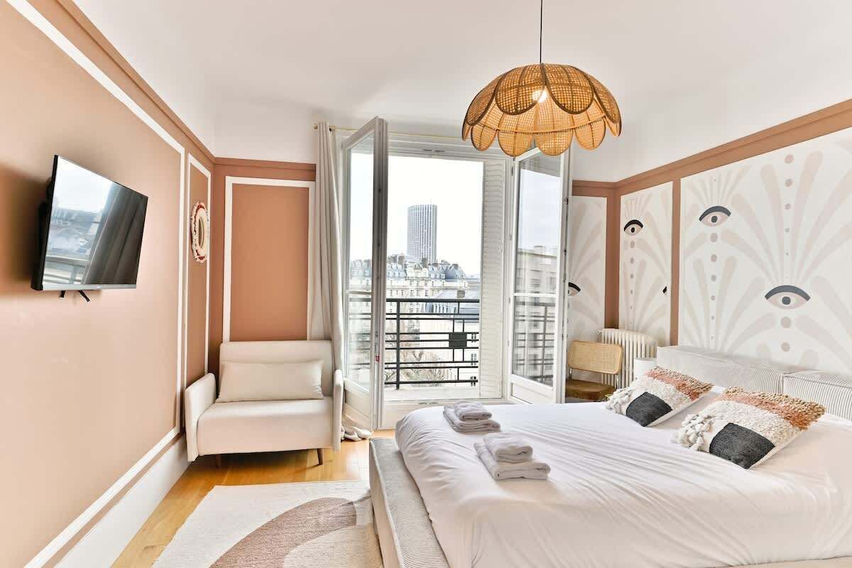 2 bedrooms, iron/ironing board, travel cot, WiFi