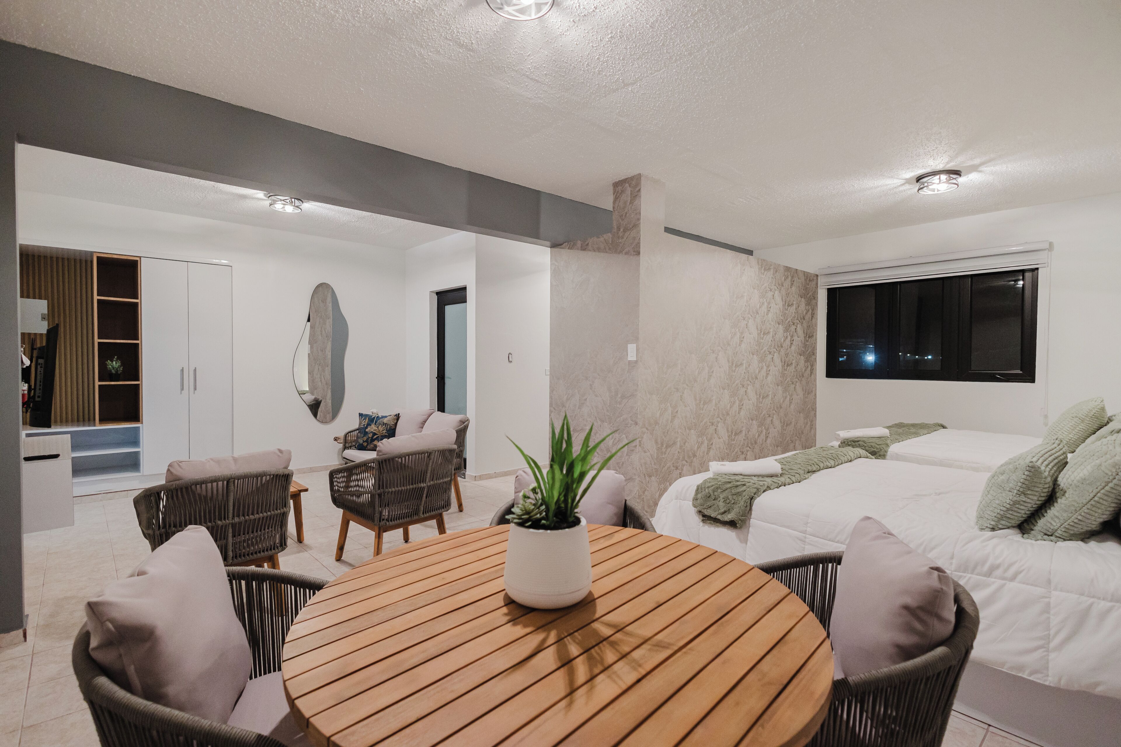 Classic Studio, Non Smoking, Kitchenette | Living area