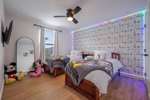 4 bedrooms, iron/ironing board, travel cot, WiFi - Dluxx Stylish Retreat 3 Suites Near Disney 3216 (Kissimmee)