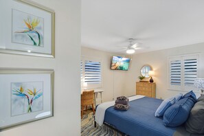 4 bedrooms, iron/ironing board, free WiFi, bed sheets - Four Turtles Cottage - Golf Cart Included! (Jekyll Island)