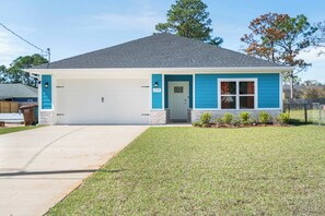 Exterior - Navarre Wanna Leave - 3 Bedroom (Navarre)