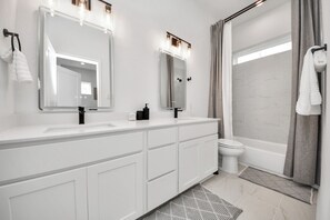 Hair dryer, towels, soap, shampoo - Modern 2BR Townhome Near NRG • Med Center • Downtown w/ Garage (Houston)