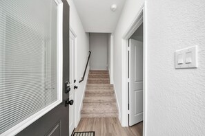 Interior - Modern 2BR Townhome Near NRG • Med Center • Downtown w/ Garage (Houston)
