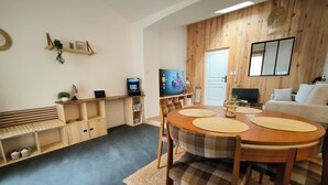 Unclassified image, 4 of 10, button - Fisherman's cottage in the heart of La Chaume, 5 minutes from the quays and the wild coastline (Les Sables-d'Olonne)