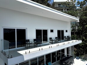 Outdoor dining - 5 BDRM Jacuzzi Pool and view. Central Manuel Antonio (Quepos)