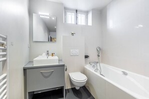 Bathroom - Arc de Triomphe - 3 personnes - Bail Mobilité (Paris)