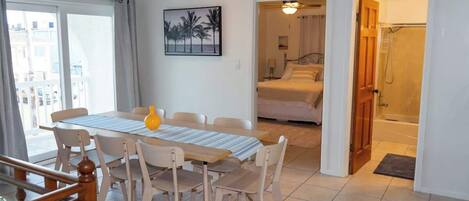 House, Multiple Beds, Pool Access, Pool View (Dolphin House) | Dining