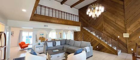 Casa, varias camas, acceso a la alberca, vista a la alberca (Dolphin House) | Interior