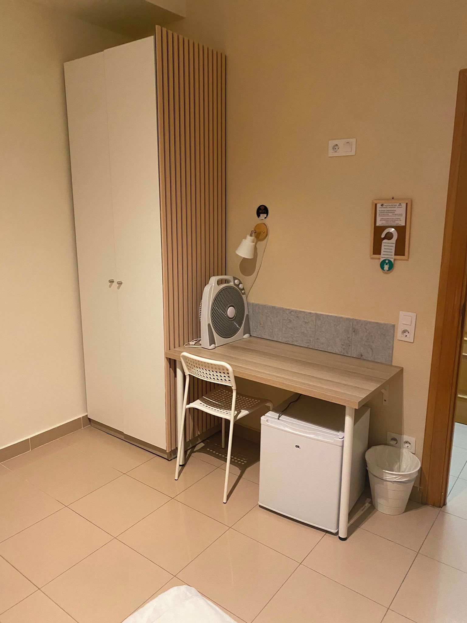 Basic Room, 2 Single Beds, Non Smoking | Interior