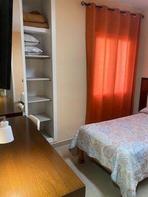Basic Room, 2 Twin Beds, Non Smoking | WiFi - Hostal Retiro (MADRID)