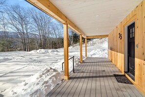 A wooden building with a covered porch and a door marked with the number 25. - Modern Ludlow Home | Walk to Village | 5 Min Okemo (Ludlow)