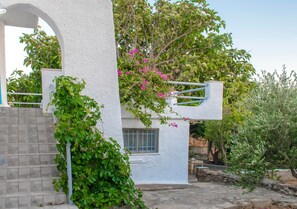 Property grounds - Entire Cottage in Kerames, Crete – 250 m from the Beach (Agiou Vasileiou)