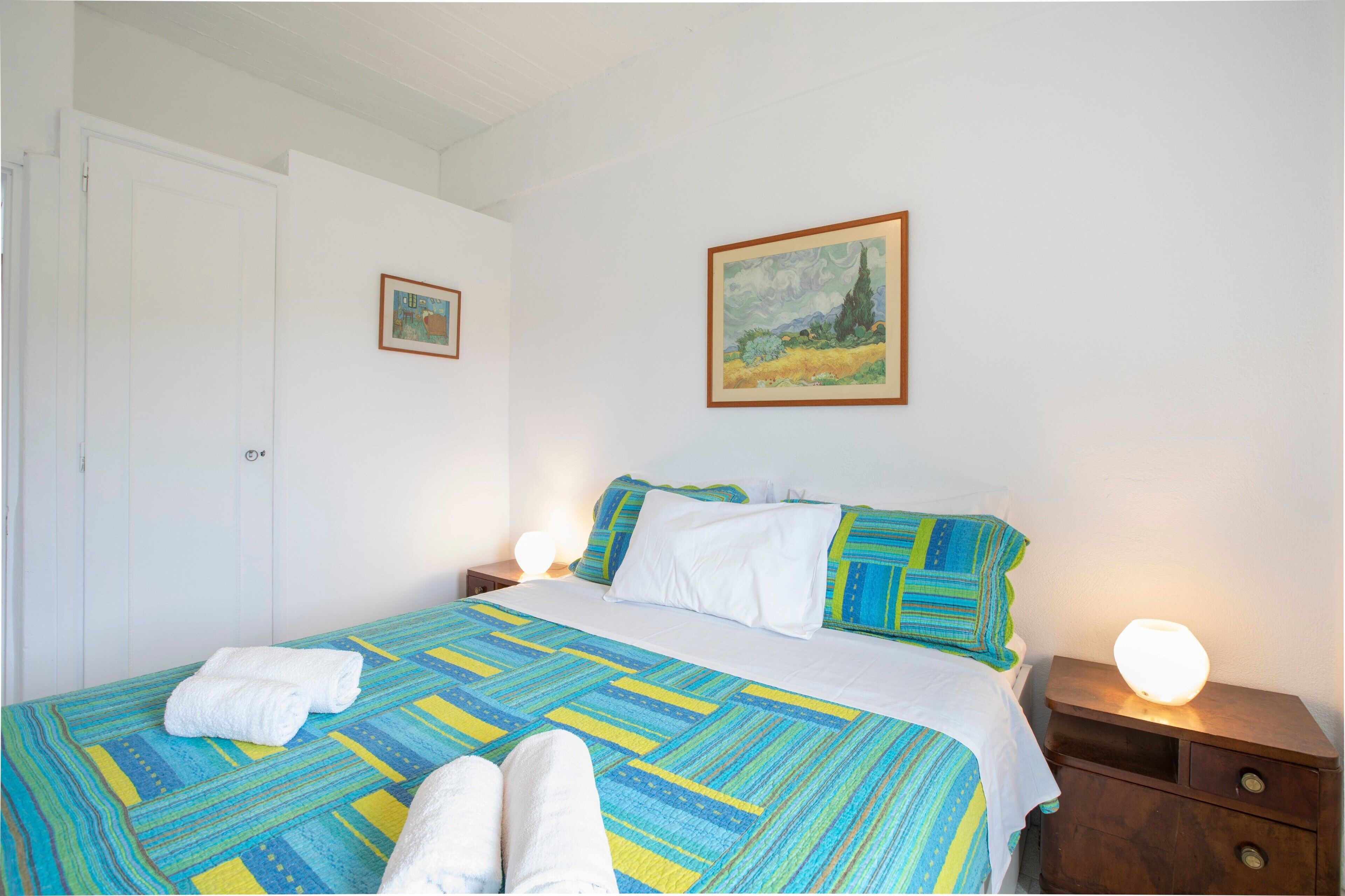 2 habitaciones, tabla de planchar con plancha, wifi y ropa de cama 