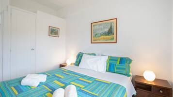 2 habitaciones, tabla de planchar con plancha, wifi y ropa de cama