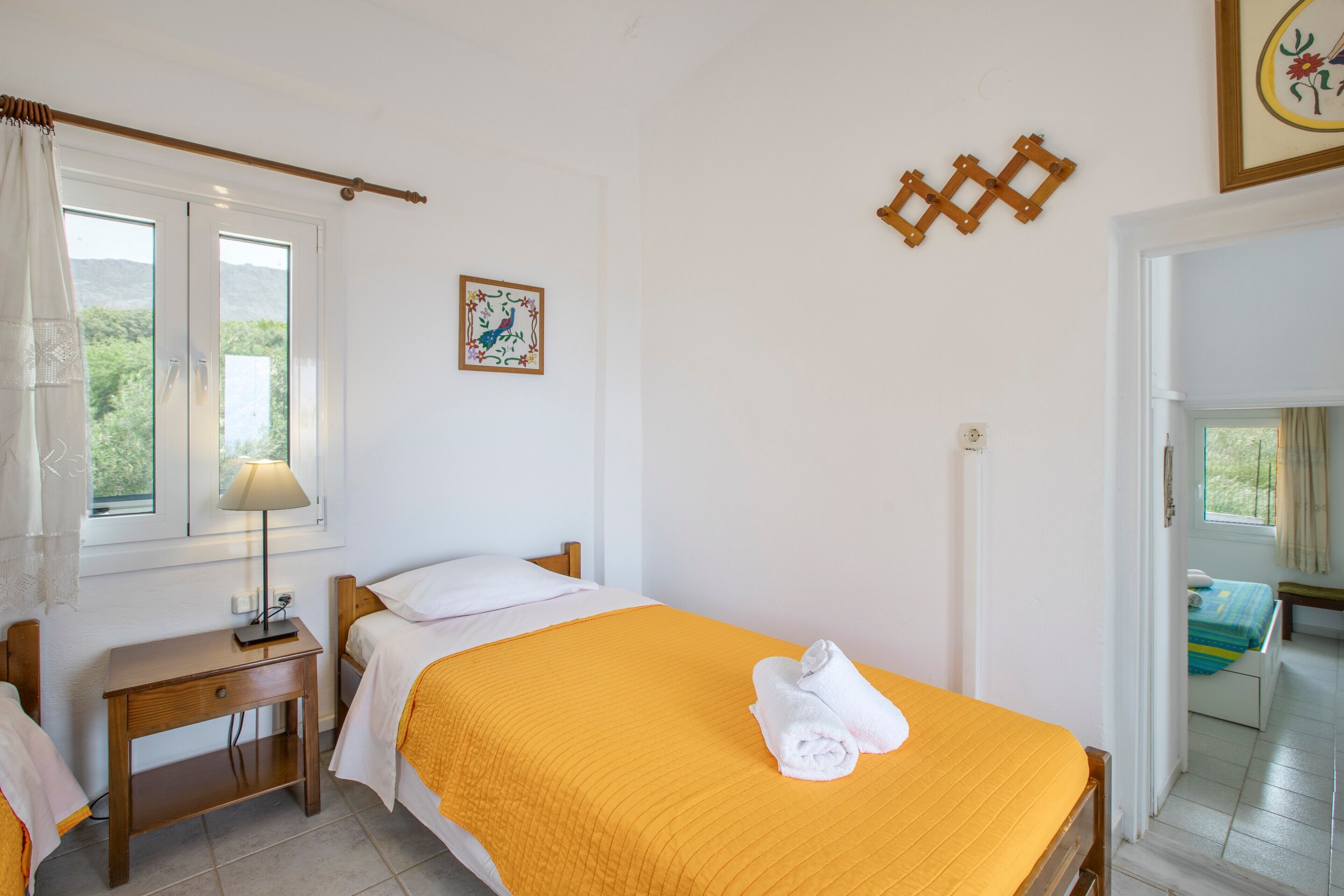 2 habitaciones, tabla de planchar con plancha, wifi y ropa de cama 
