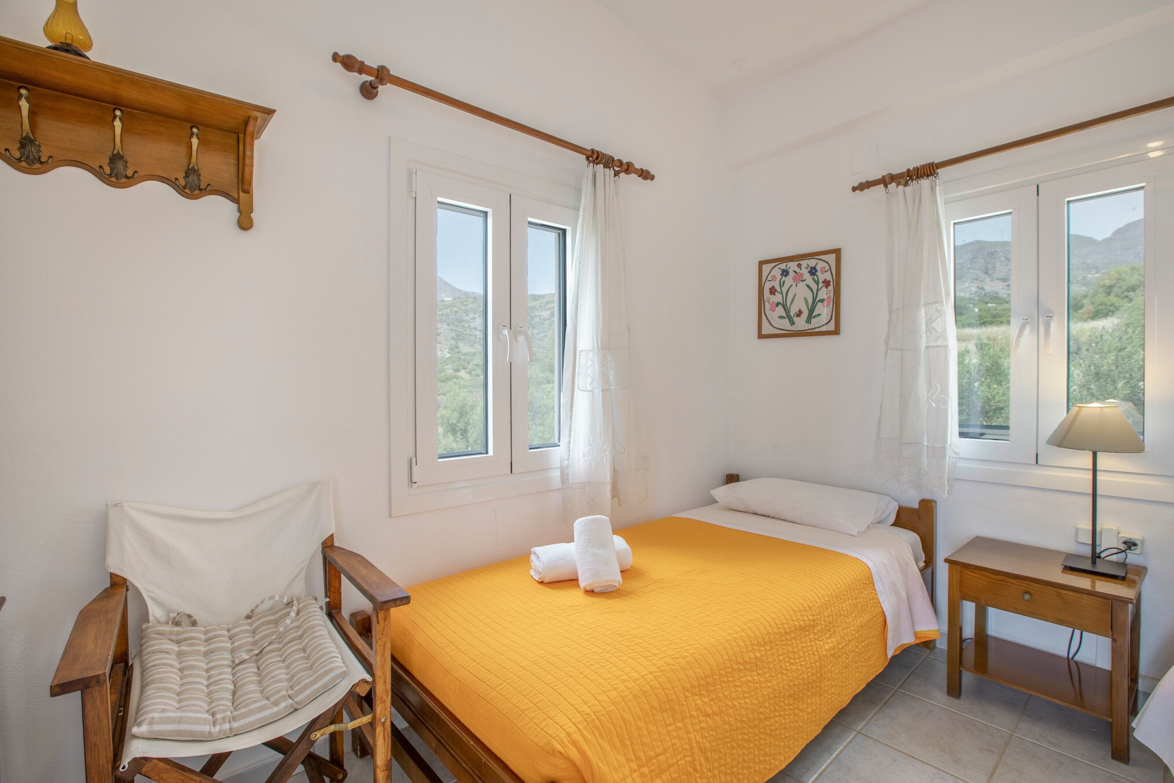 2 habitaciones, tabla de planchar con plancha, wifi y ropa de cama 
