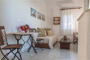 Interior - Entire Cottage in Kerames, Crete – 250 m from the Beach (Agiou Vasileiou)