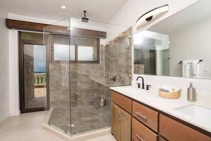 Shower, hair dryer, towels, shampoo - Vista Azul Oceanview Villa w Pool Lomas del Mar (Sardinal)