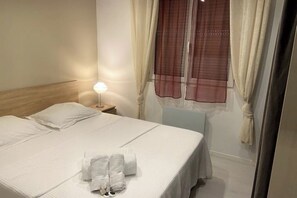 1 slaapkamer, een strijkplank/strijkijzer, wifi, beddengoed