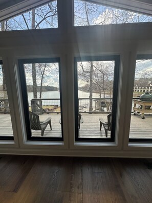 Interior - Serene, waterfront 3-bedroom house on beautiful Lake Martin in Dadeville! (Dadeville)