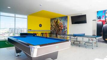 Room, 1 Bedroom, Accessible, Smoking | Game room